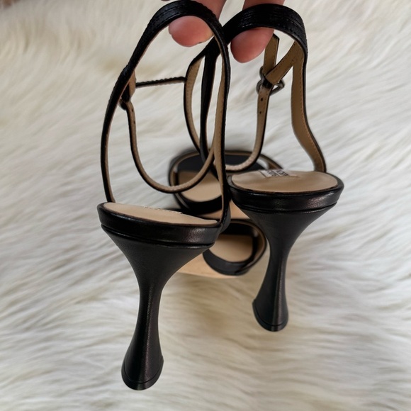 New Badgley Mischka Cady Sandals Heart Shaped Buckle Black Leather - Picture 4 of 7